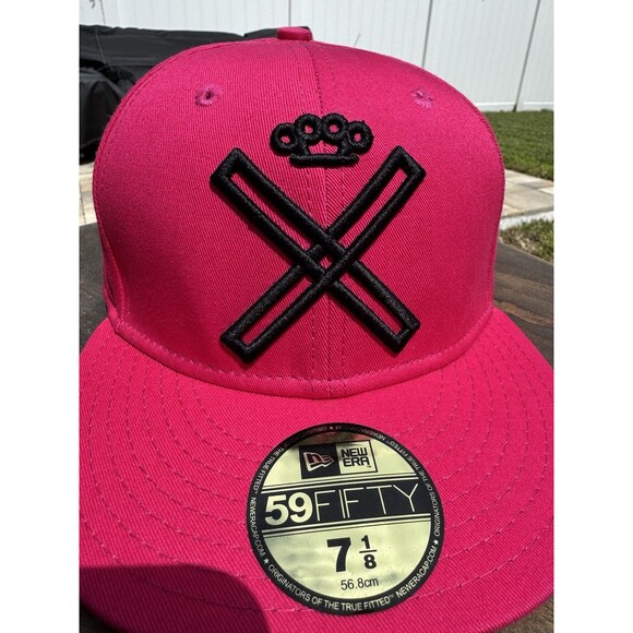 New Era 59Fifty 10.Deep Pink & Black Embroidered Fitted Hat Size 7 1/8 RARE New! - Picture 2 of 9